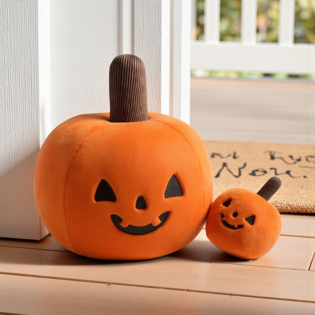 Flauschiges Halloween-Plüschtier Kürbis