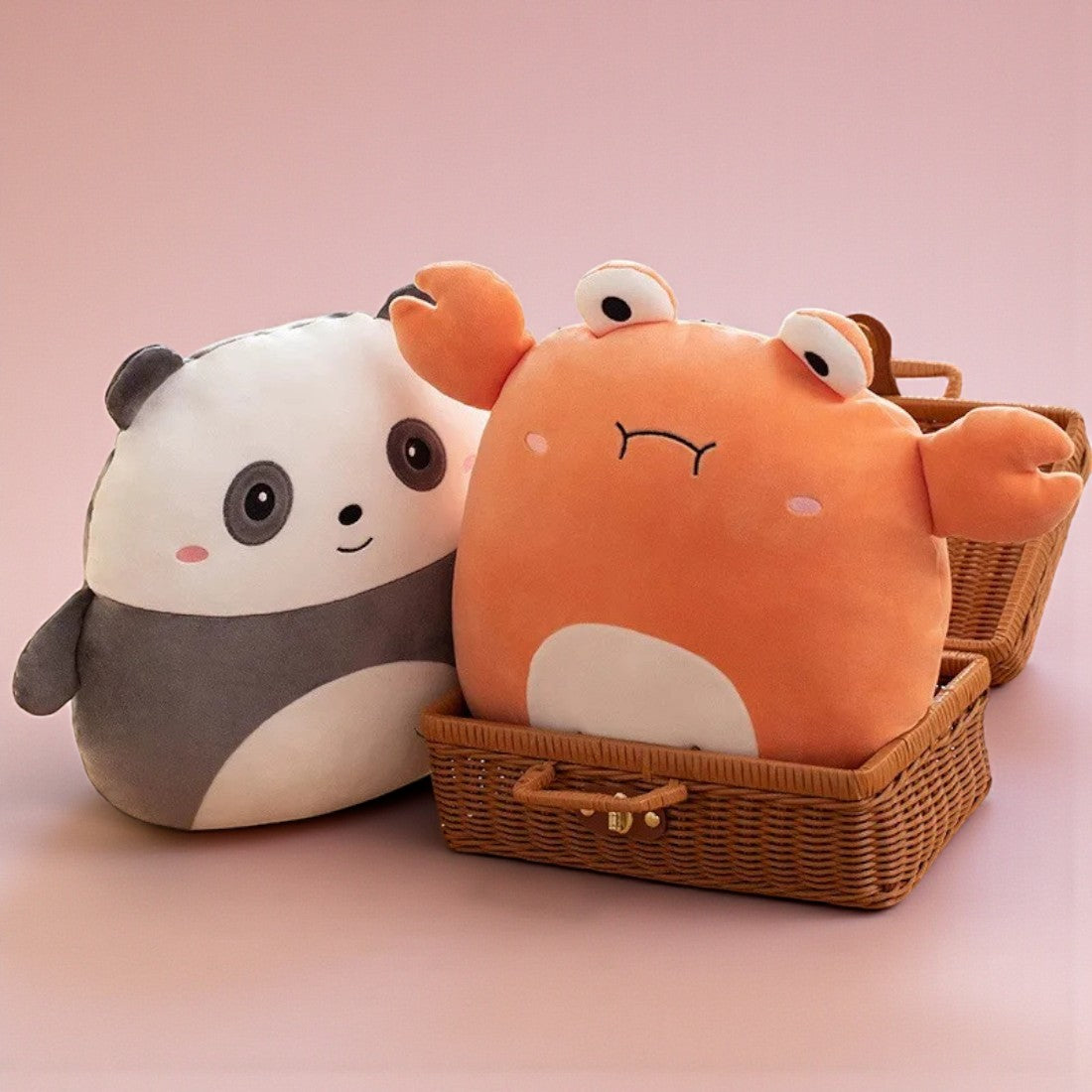 Flauschiges rundes Panda-Plüschtier