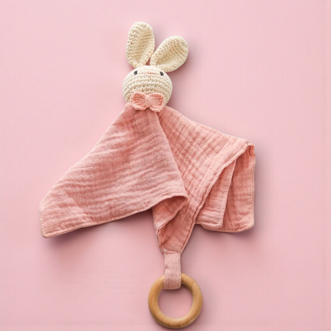 Peluche doudou plat tête lapin crochetée pour bébé