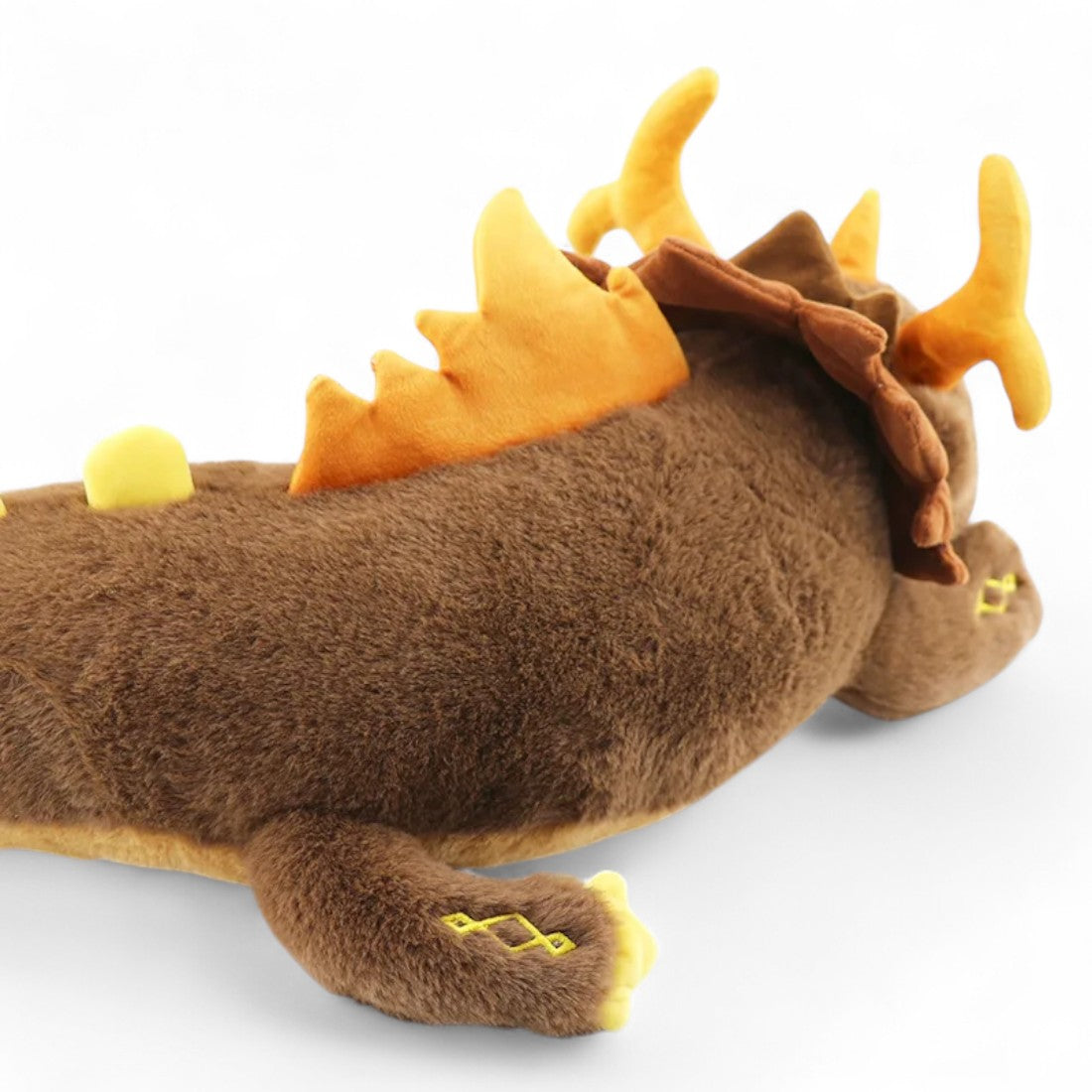 Riesiger brauner Drache im mythischen Stil aus Plüsch