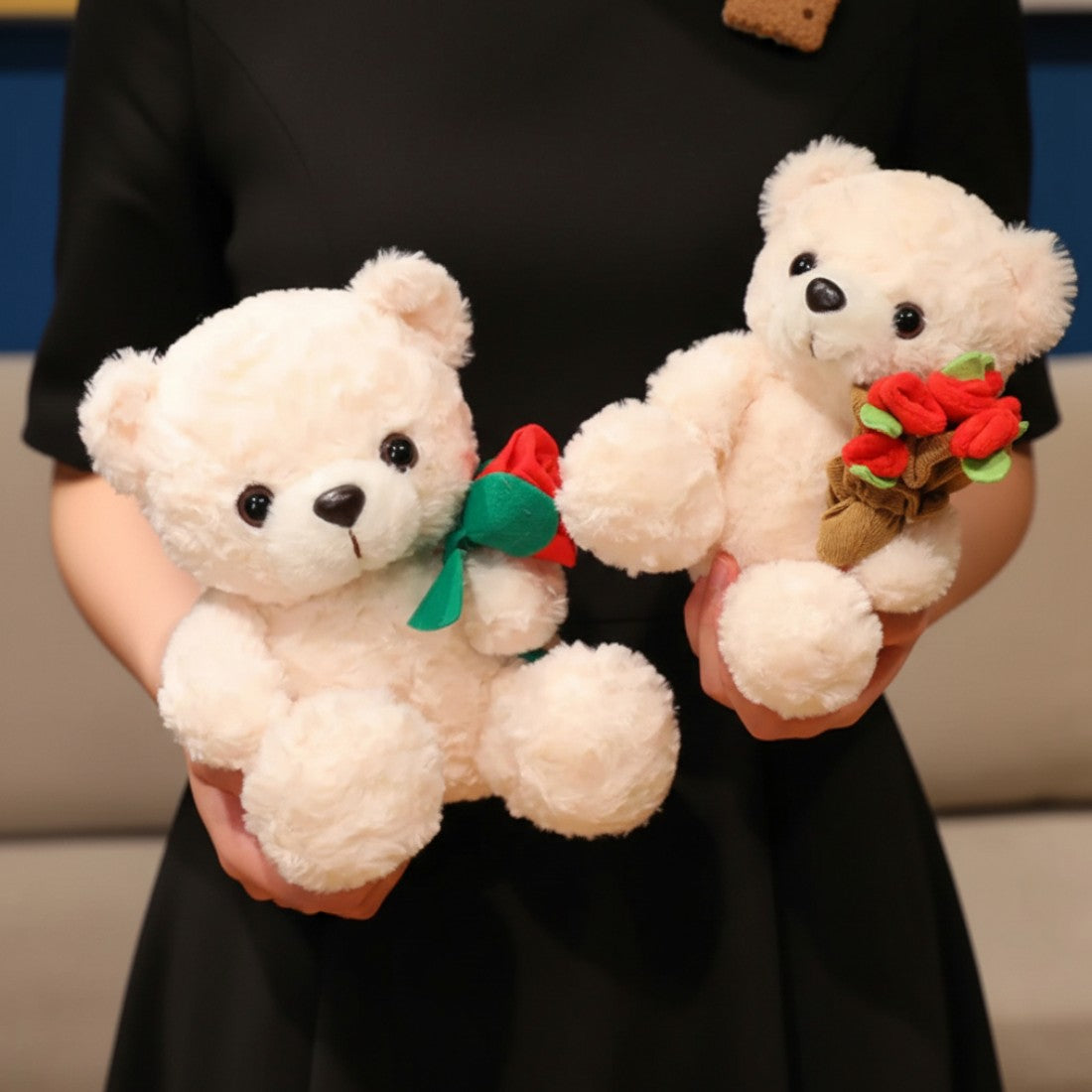 Romantisches Teddybär-Plüschtier mit Blumenstrauß