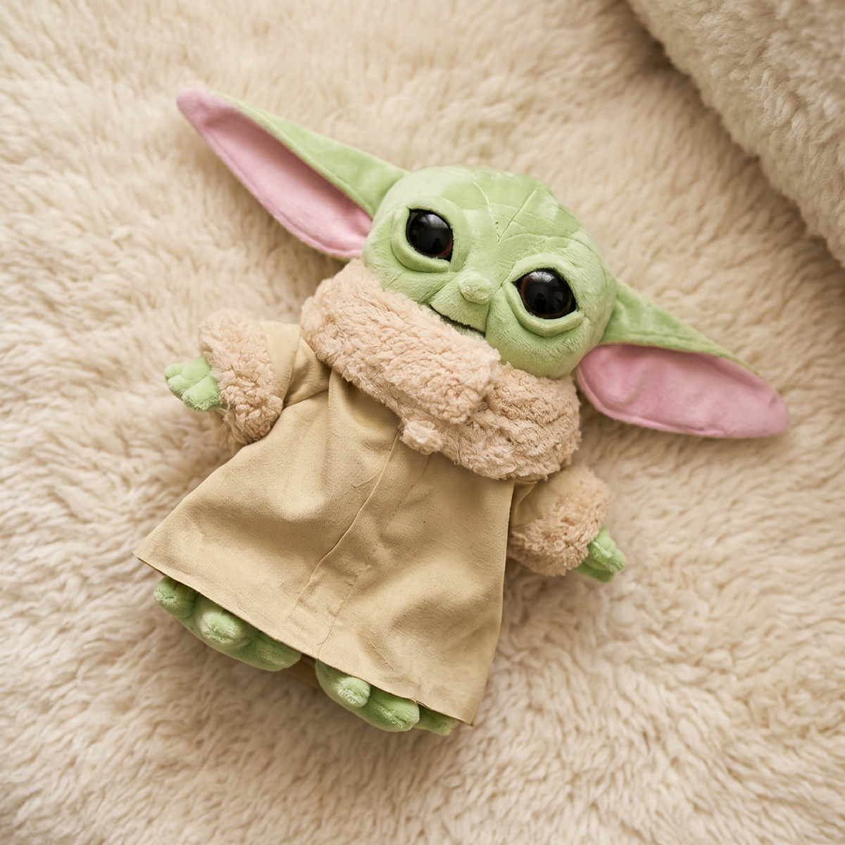 Peluche Baby Yoda 20cm avec Robe Beige