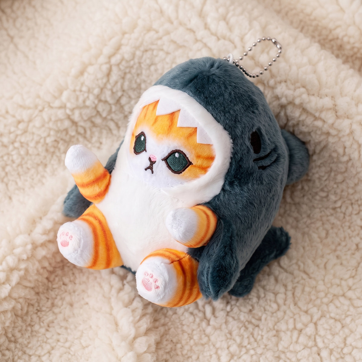 Peluche Chat Requin Tigré Déguisé 13cm