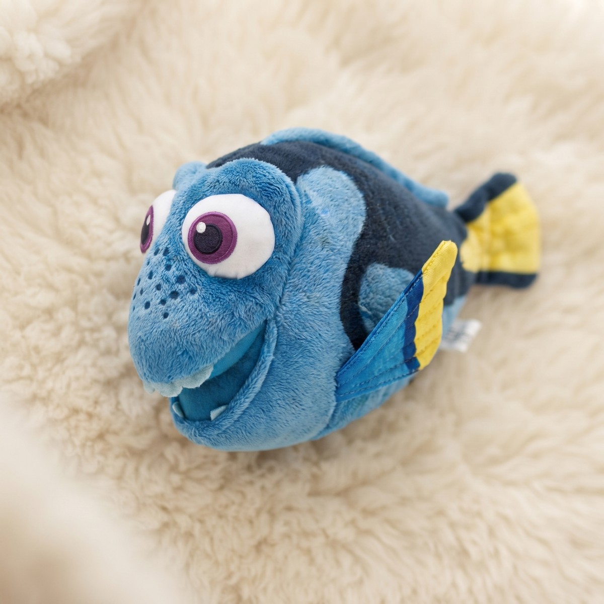 Peluche Dory Poisson Chirurgien Bleu Disney